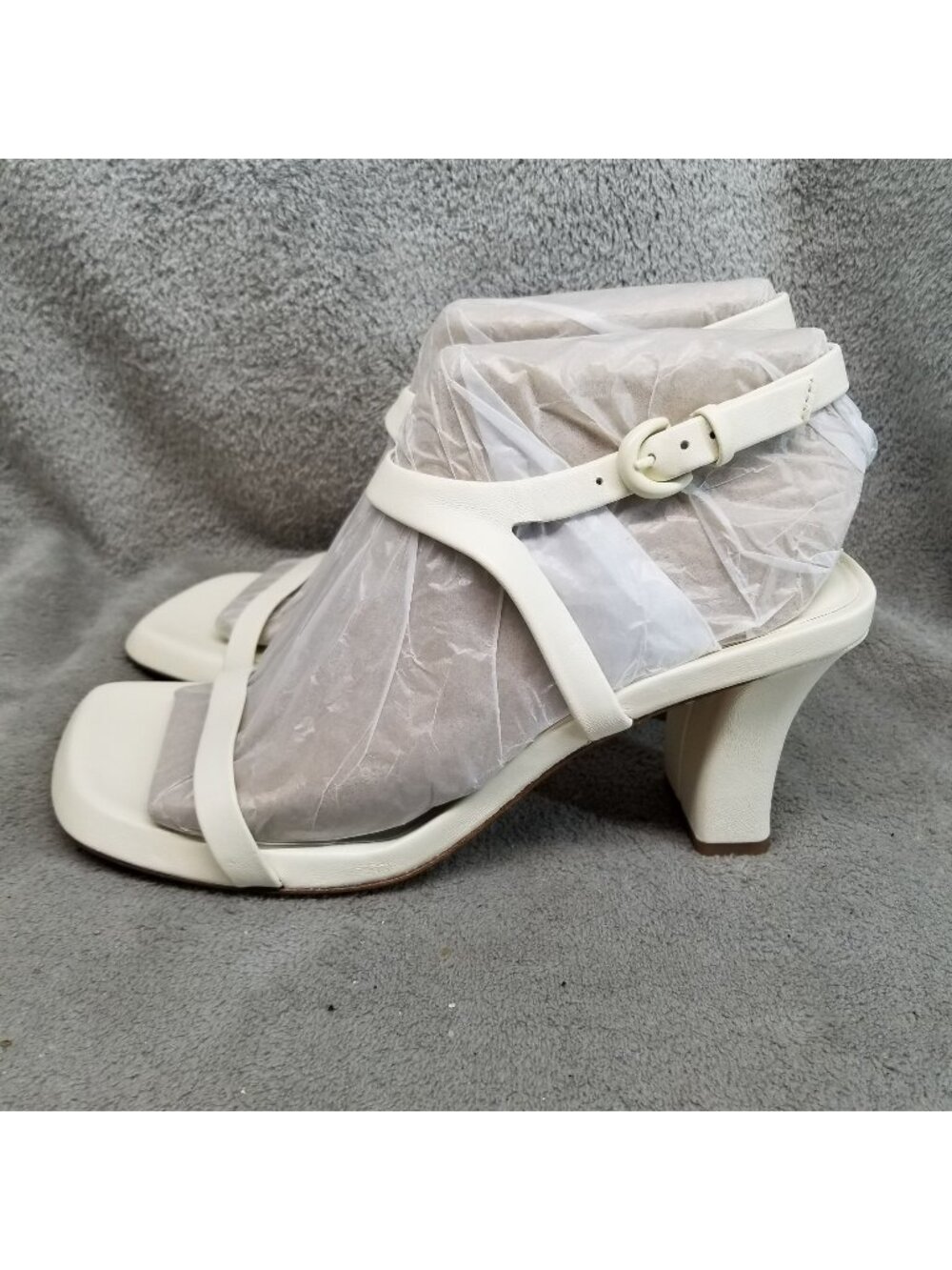 Vince Shoes Womens Size 6.5 Luella Cream Leather Ankle Strap Sandals *NWT*